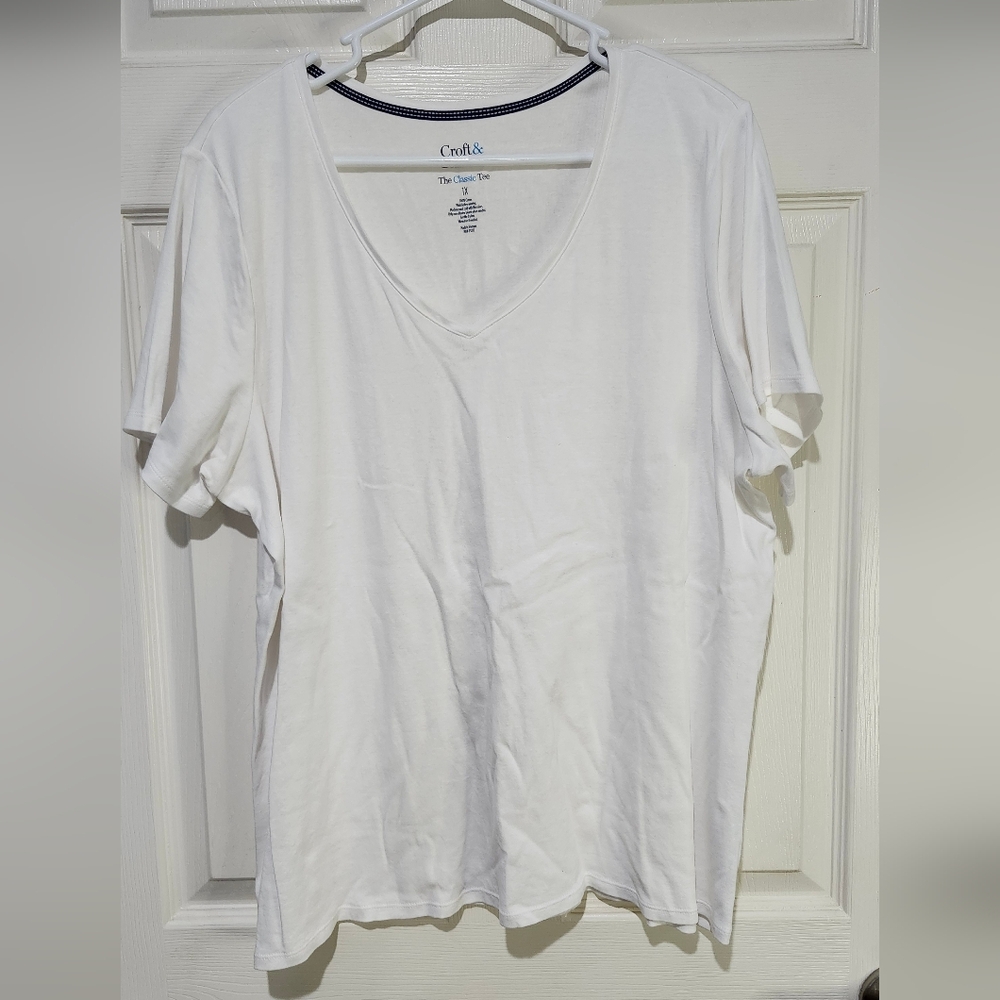 croft & barrow Women's White V-Neck Short Sleeve Tee Size 1X